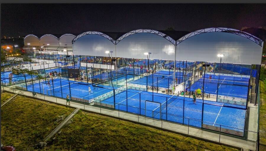techar canchas de padel - club completo con domos de lona tensada multiples canchas iluminadas operacion nocturna padelcenter mexico